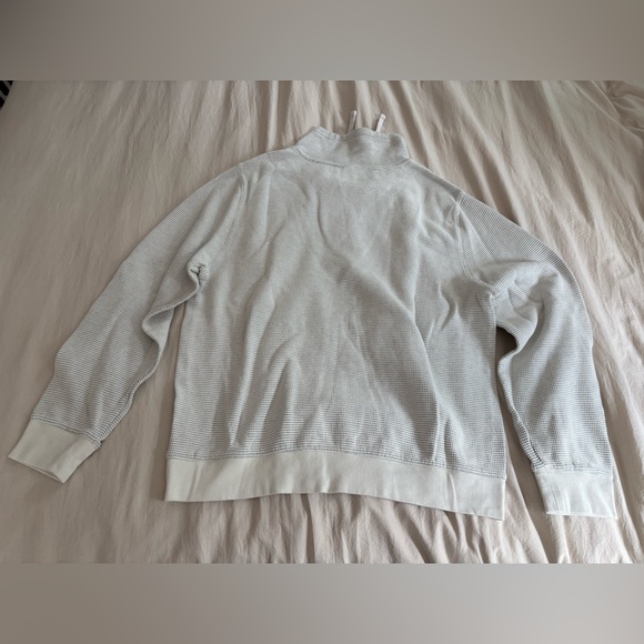 Men’s Light Gray/Cream Lightweight Sweater - Picture 4 of 10